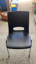3 dezelfde stoelen, Ophalen, Zo goed als nieuw