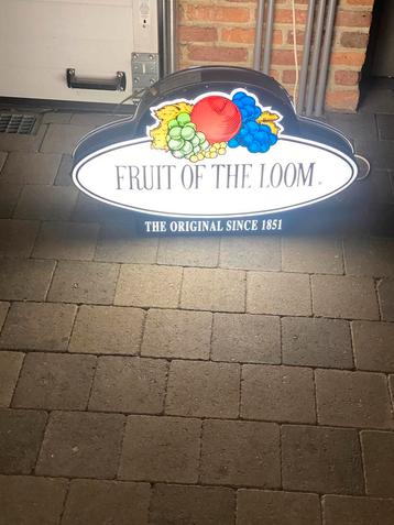 Lichtbord fruit of the loom beschikbaar voor biedingen