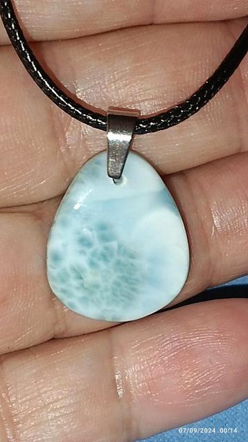 Beau pendentif en larimar de la République Dominicaine, Neuf, Pierre ou Minéral, Enlèvement ou Envoi, Avec pierre précieuse