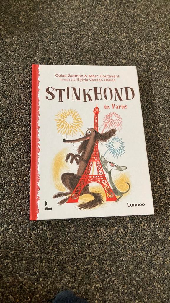 Stinkhond in Parijs, Ophalen of Verzenden, Zo goed als nieuw