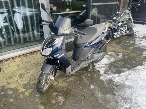 Aprilia sport city 125cc, Fietsen en Brommers, Scooters | Vespa, Zo goed als nieuw, Overige modellen, Benzine, Ophalen