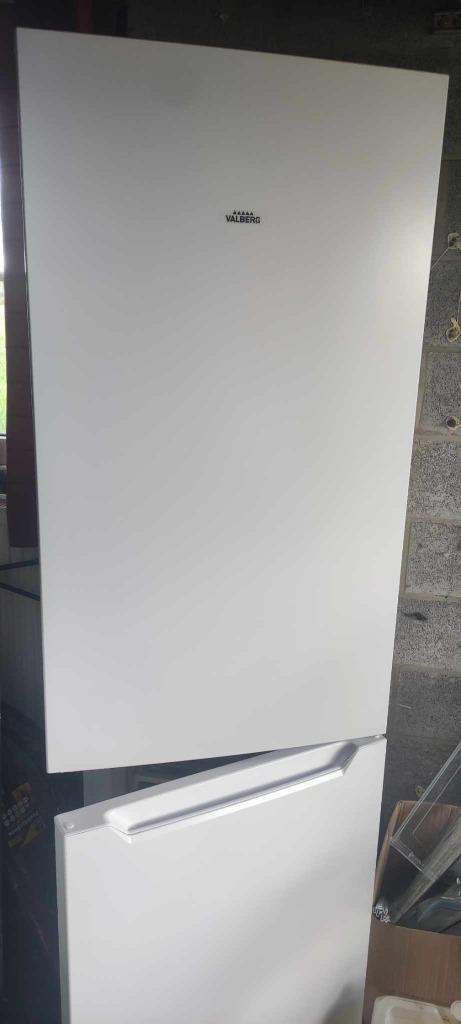 réfrigérateur VALBERG CS 310 A+, Electroménager, Réfrigérateurs & Frigos, Utilisé, Avec compartiment congélateur, 200 litres ou plus