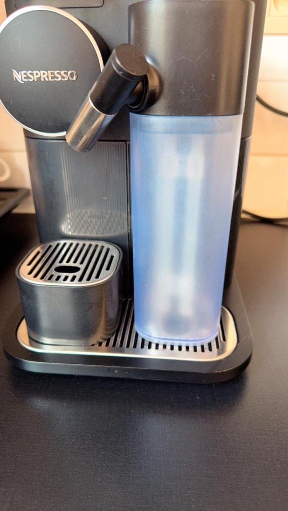 De'Longhi Nespresso koffiecupmachine- zwart, Elektronische apparatuur, Koffiezetapparaten, Koffiemachine, Ophalen