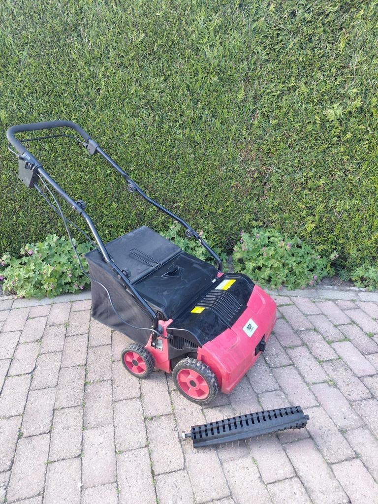 Verticuteer machine, Ophalen