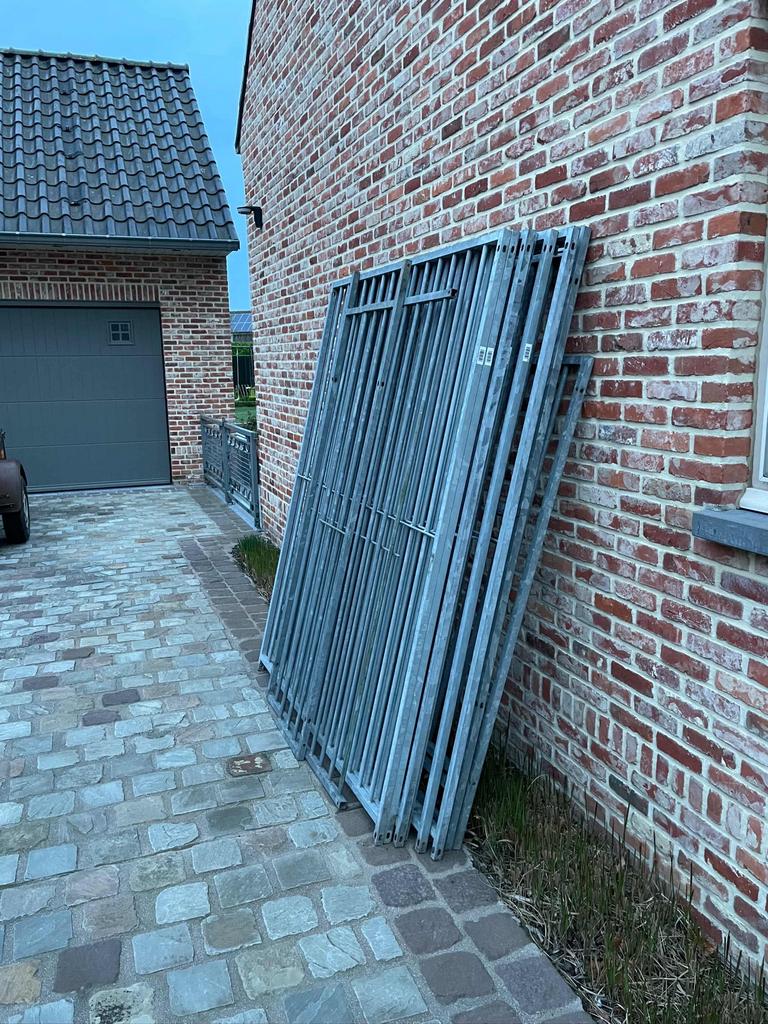 Honden ren (meerdere panelen), Ophalen, Gebruikt, IJzer