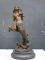 gesigneerde bronzen zeemeermin en dolfijn. MILO, Antiek en Kunst, Ophalen of Verzenden, Brons