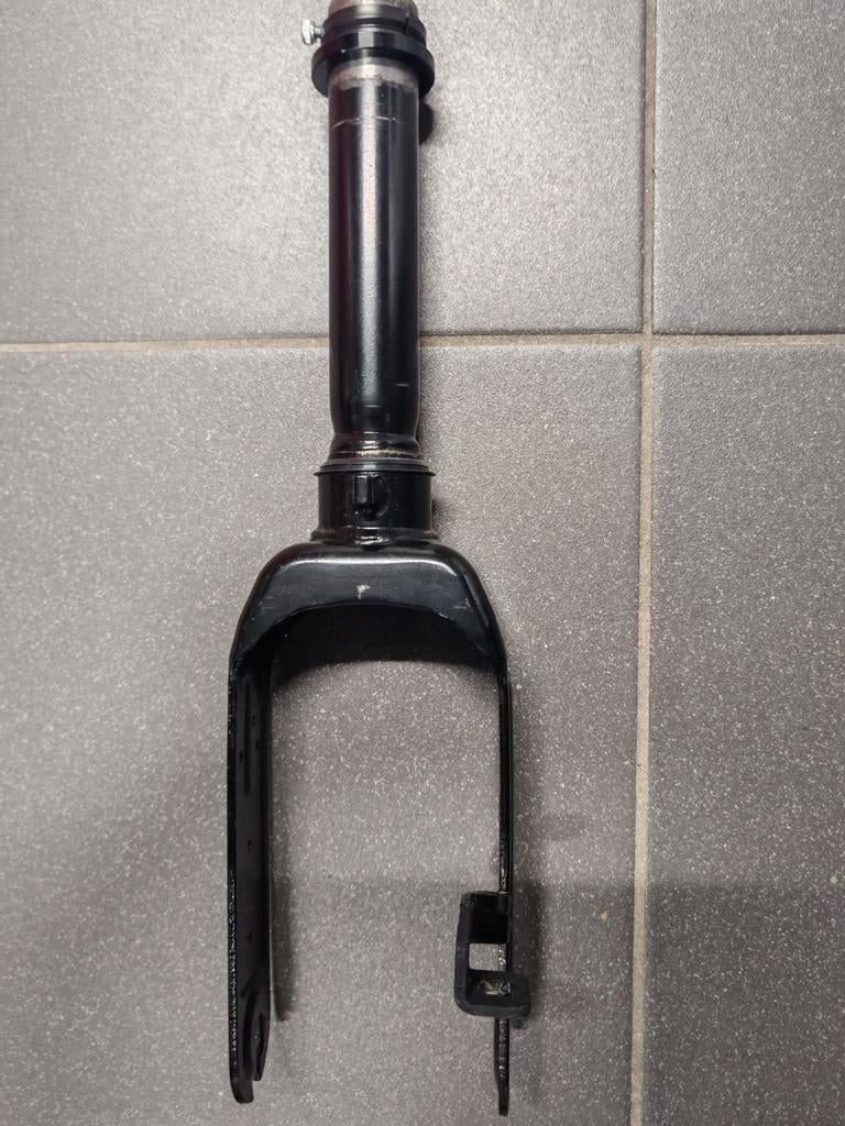 voorvork van een elektrische step segway ninebot g30., Enlèvement