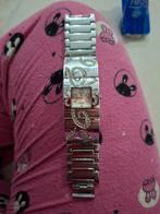 Montre imitation guess, Enlèvement