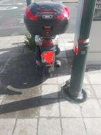 Honda Dylan SES 125 met twee scooters, Motoren