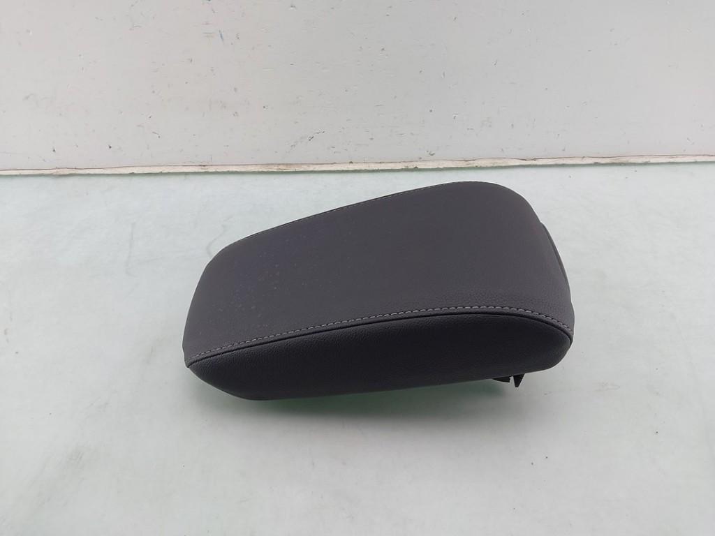 ACCOUDOIR CENTRAL Volkswagen Polo V (6R) (|6R0867173|), Dhr. J. Ham, Volkswagen, Administratie@autoham.nl, Utilisé