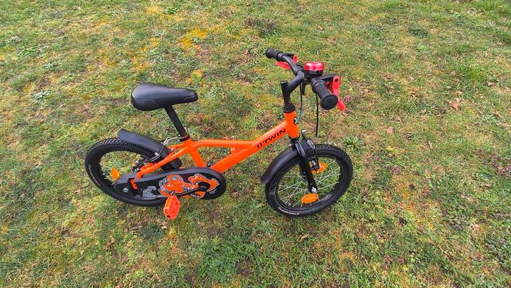 Btwin kinderfiets 16", Fietsen en Brommers, Fietsen | Kinderfietsjes, Zo goed als nieuw, 16 tot 20 inch, Zijwieltjes, Ophalen