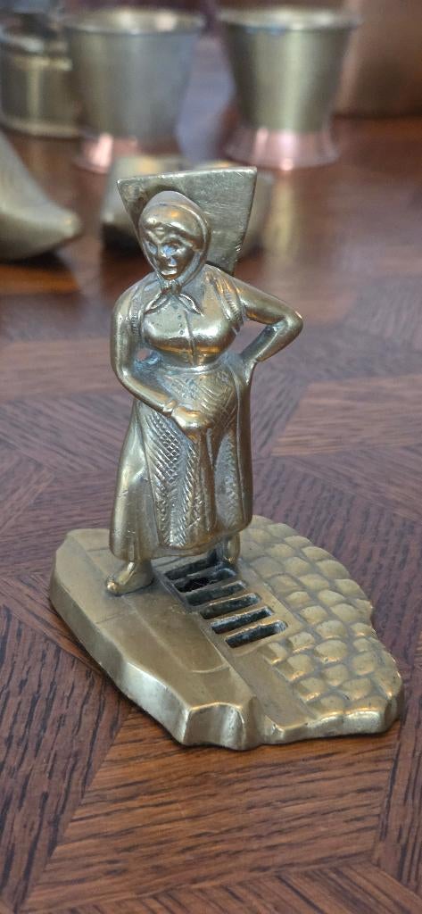 Botteresse liégeoise bronze, Enlèvement, Bronze