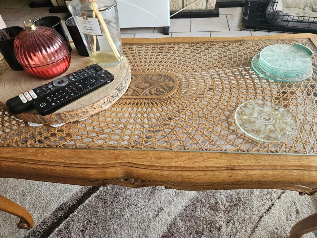 Zeer mooie salontafel met glas erop, Huis en Inrichting, Tafels | Salontafels, Ophalen, Glas