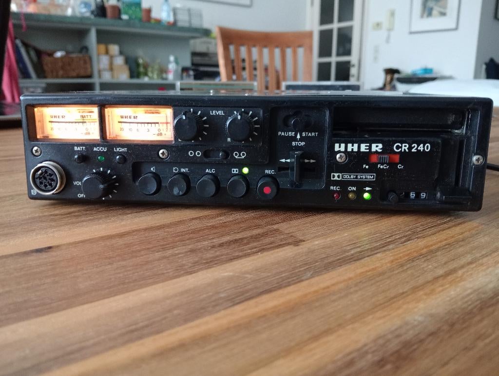 UHE CR 240 Stereo Cassette speler, TV, Hi-fi & Vidéo, Enregistreurs audio, Enlèvement ou Envoi, Magnétophone