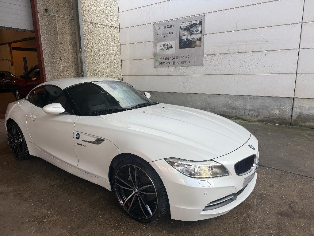 BMW Z4 sDrive18i Roadster 156 pk * Cabrio/Leder/Airco *, Auto's, BMW, 4 cilinders, Cabriolet, 115 cc, Wit