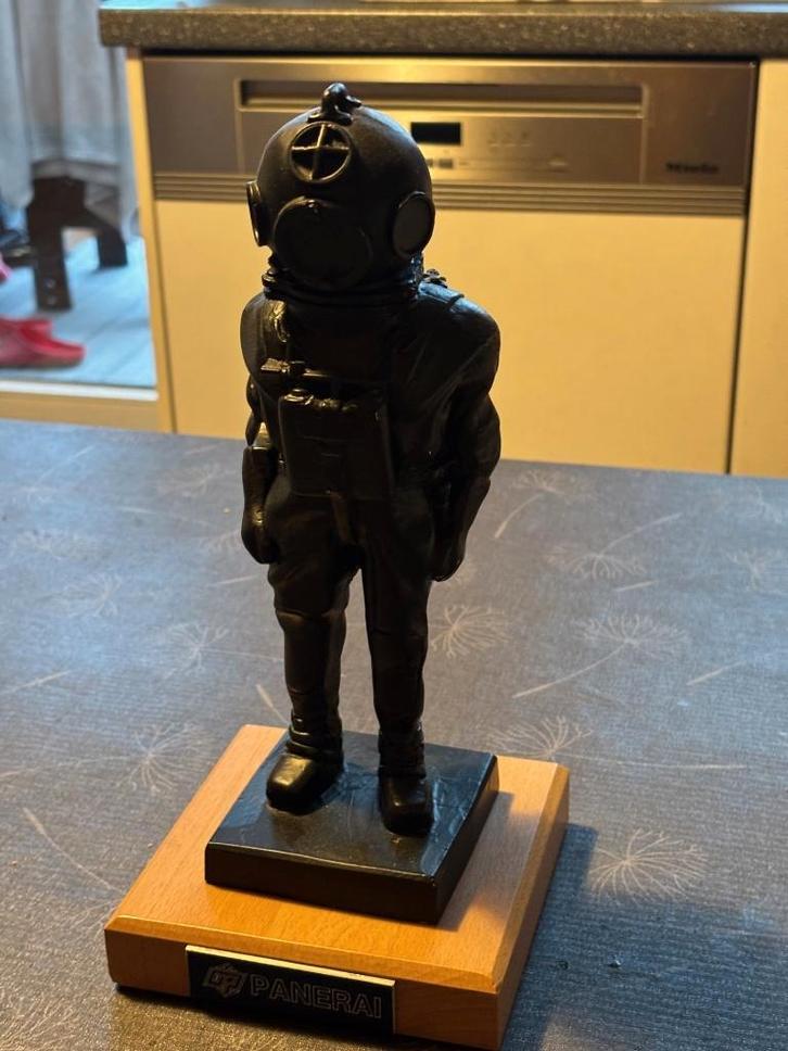 Le Scaphandrier Panerai – Une pièce de collection absolue, Collections, Marques & Objets publicitaires, Neuf, Panneau publicitaire