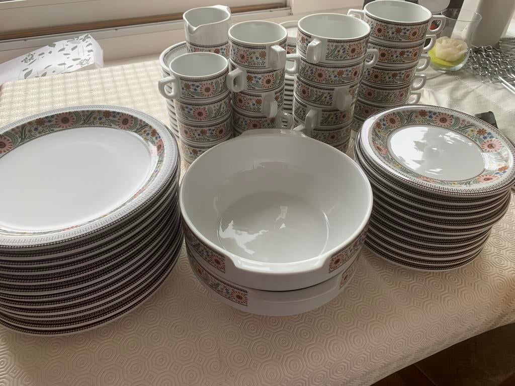 Hotelporselein servies, Ophalen