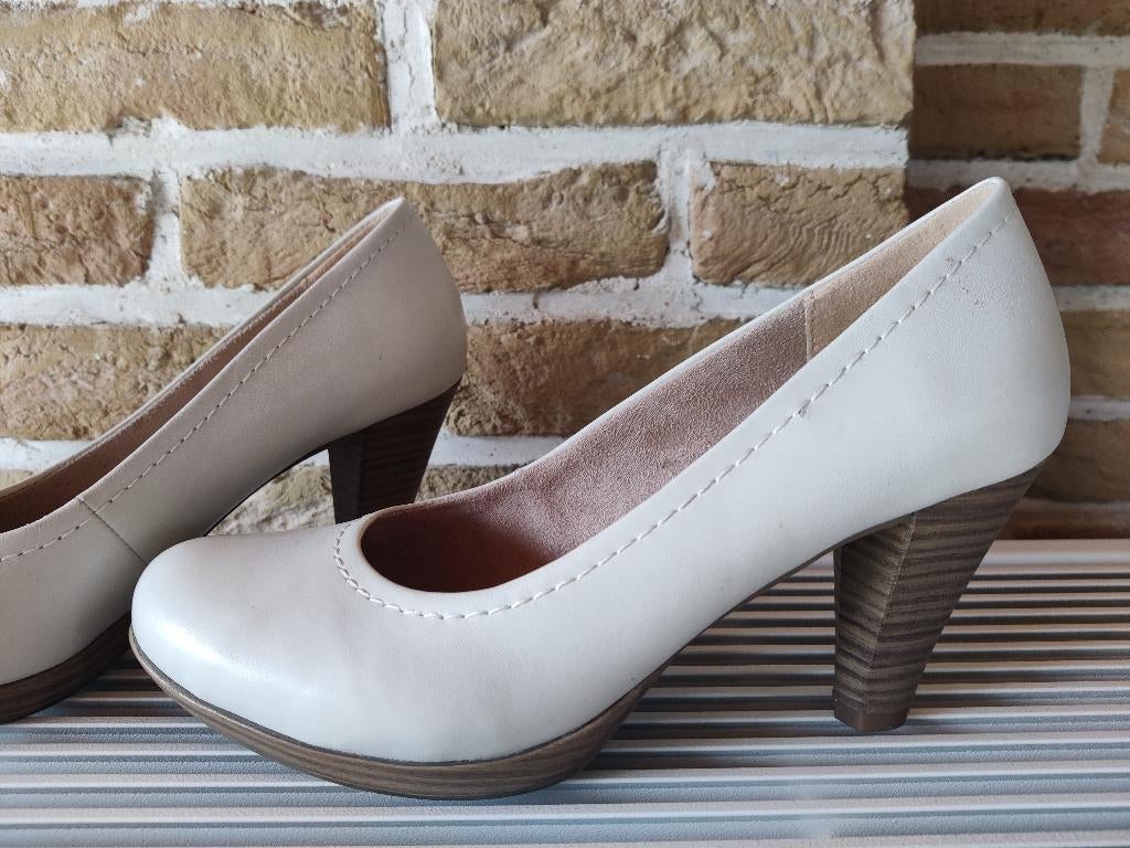 Nieuwe witte pumps, Kleding | Dames, Schoenen, Nieuw, Pumps, Wit, Ophalen of Verzenden