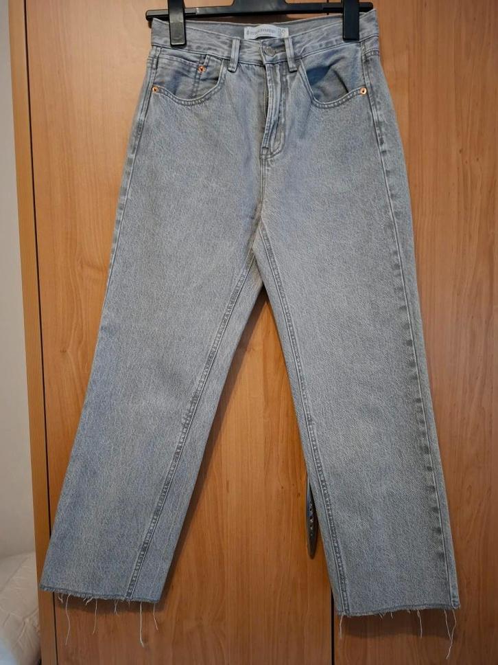 Stradivarius: lichtgrijze dames- / meisjesjeans (Maat 36), Kleding | Dames, Broeken en Pantalons, Gedragen, Maat 36 (S), Grijs