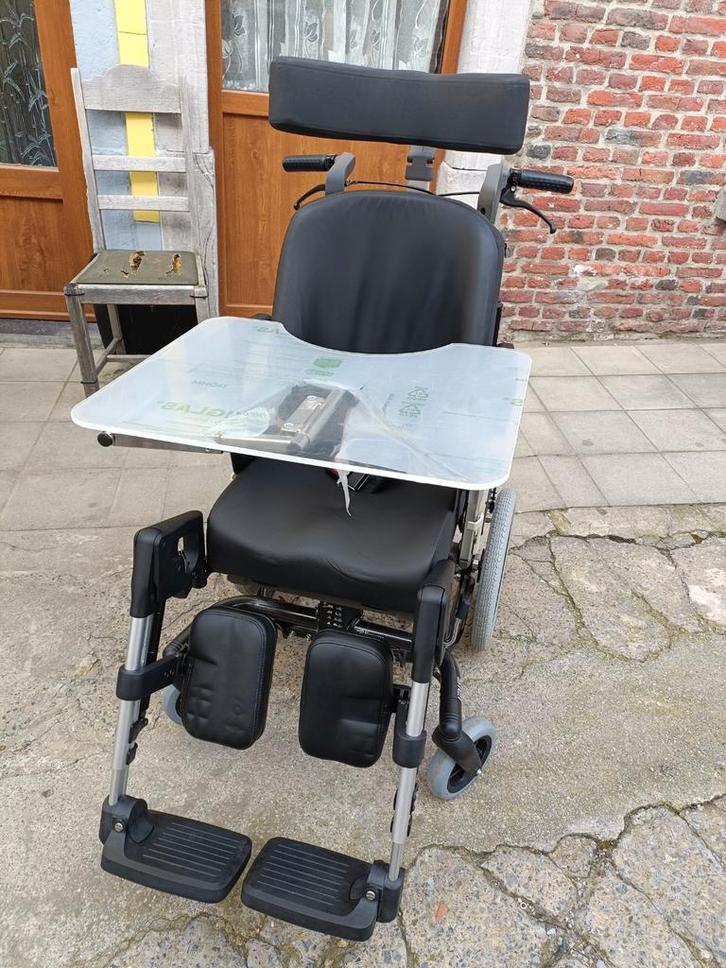 Chaise roulante fauteuil hyper confort avec tablette NEUF, Divers, Chaises roulantes