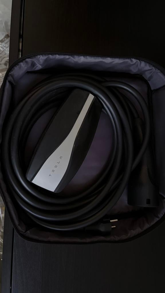 Tesla 230v lader, Ophalen, Zo goed als nieuw
