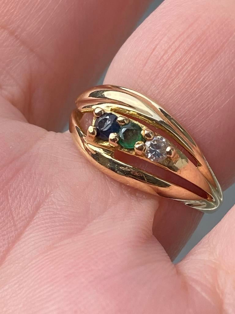 18-karaats gouden ring met smaragd en saffier, Ophalen of Verzenden, Zo goed als nieuw, Goud, Goud