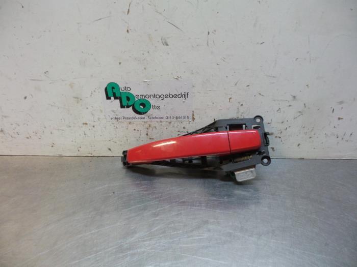 Poignée portière 2portes droite d'un Opel Corsa (Corsa D 0, Autos : Pièces & Accessoires, Carrosserie & Tôlerie, Opel, Utilisé