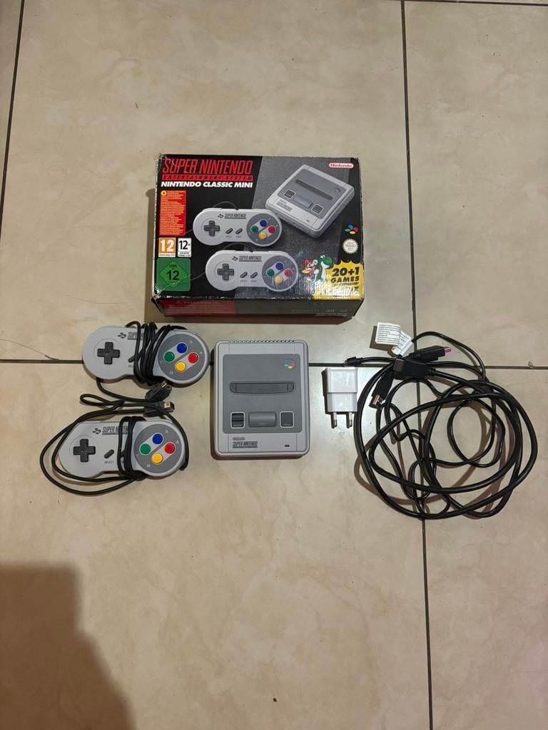 Super Nintendo classic mini, Games en Spelcomputers, Spelcomputers | Nintendo Super NES, Ophalen, Gebruikt, Met 2 controllers