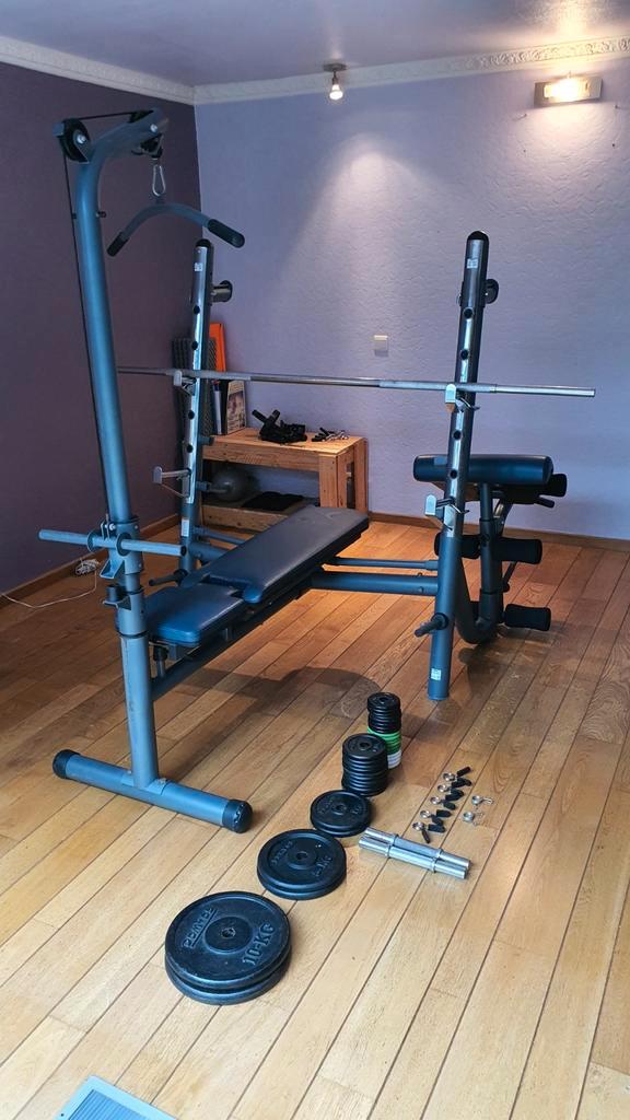 Degelijk krachttoestel met toebehoren, Sport en Fitness, Fitnessmaterialen, Gebruikt, Fitnessbank, Armen, Benen, Borst, Buik, Rug