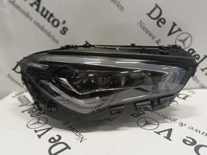 Phare droit d'un Mercedes CLA, Autos : Pièces & Accessoires, 3 mois de garantie, Utilisé, -, -
