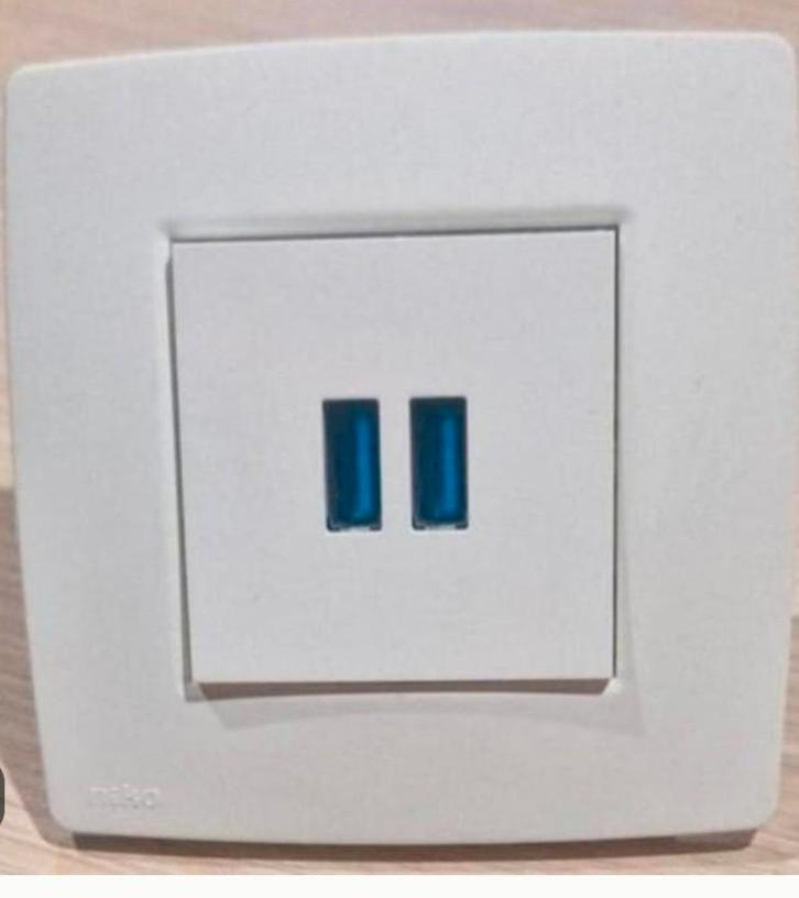 Double port usb Niko, Bricolage & Construction, Électricité & Câbles, Enlèvement