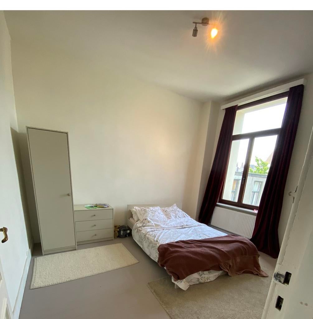 Ikea bed 140x200 incl hangkast en nachtkastje €150, Ophalen