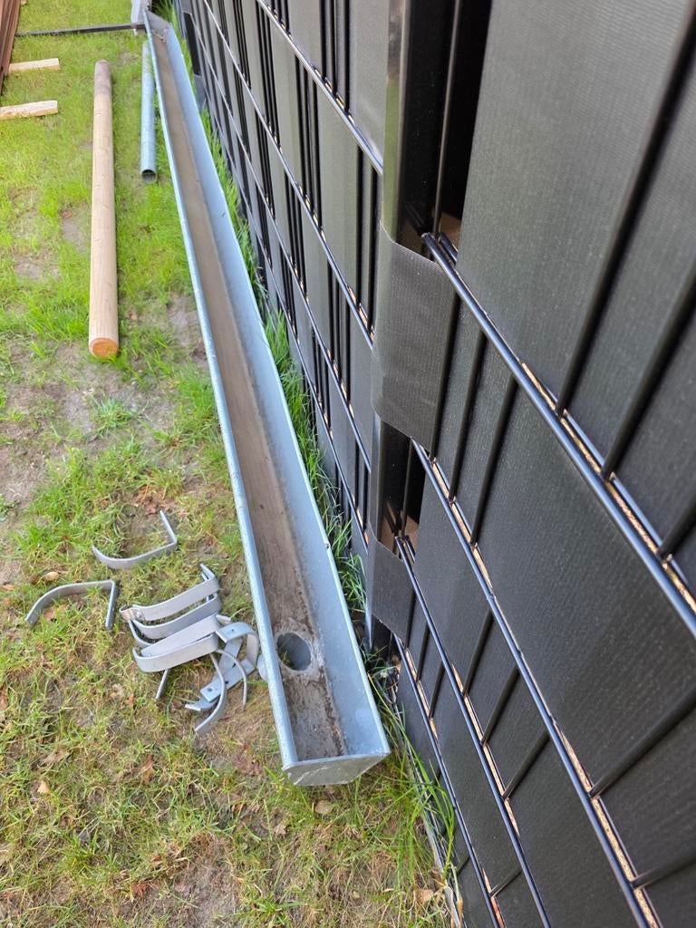 Halfrond recht goot zink en haken, Ophalen