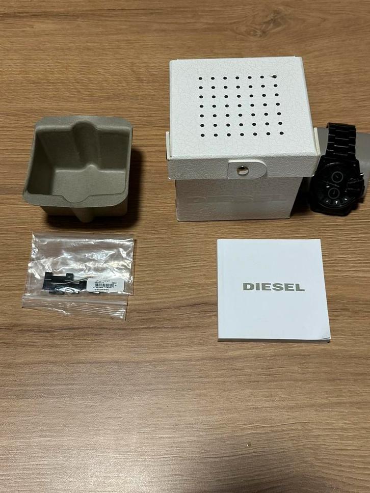 Zwart dieselhorloge, Handtassen en Accessoires, Overige Accessoires, Zo goed als nieuw, Ophalen of Verzenden