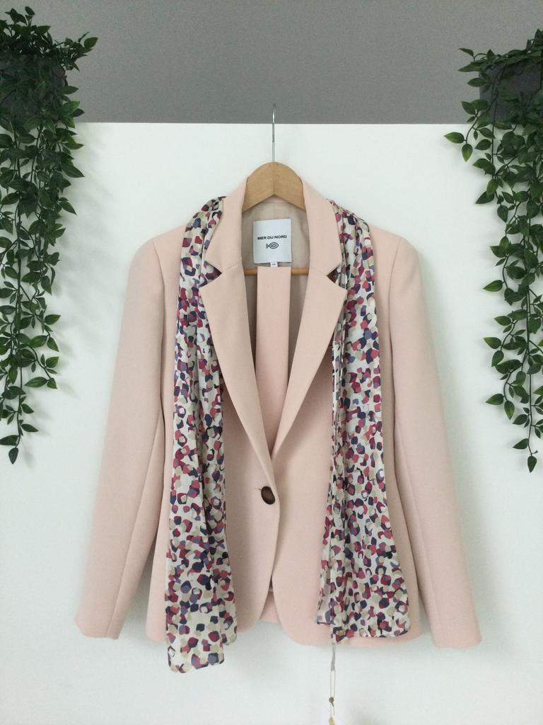 Lichtroze blazer Mer Du Nord maat 34, Kleding | Dames, Jasjes, Kostuums en Pakken, Ophalen of Verzenden, Jasje, Roze, Maat 34 (XS) of kleiner