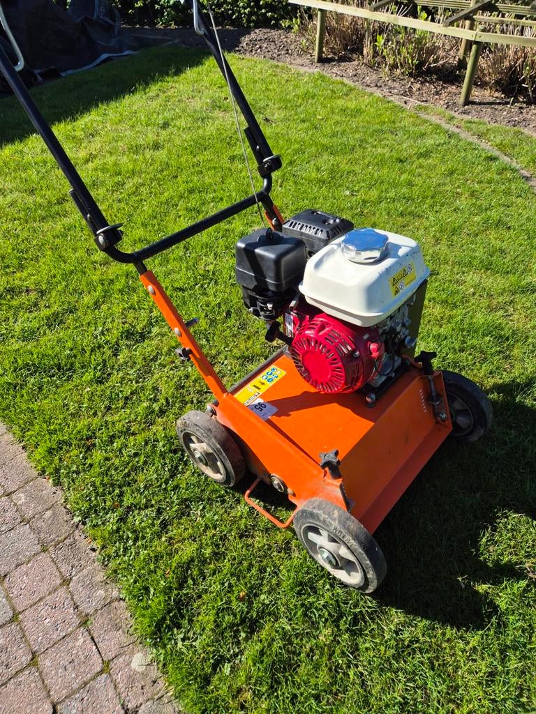 Scarificateur Eliet E401 moteur Honda (100% couteaux), Enlèvement, Comme neuf, Essence, Eliet / Honda