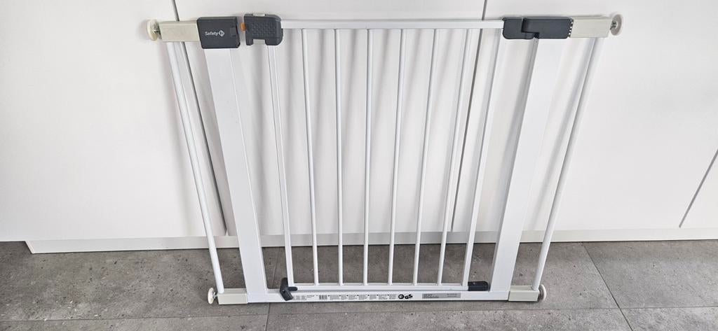 Barrière Safety 1st + rallonge 14cm, Enfants & Bébés, Barrières, Enlèvement, Barrière de sécurité