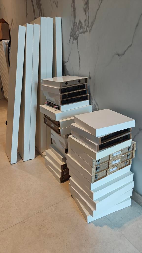 Les étagères murales Ikea Lack peuvent être récupérées gratu, Enlèvement, Comme neuf