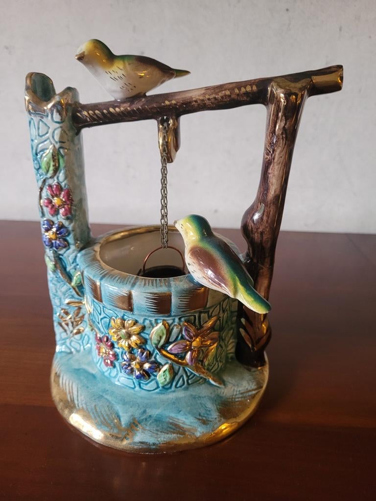 Porcelein beeld waterput met vogeltjes Hubert Bequet, Ophalen