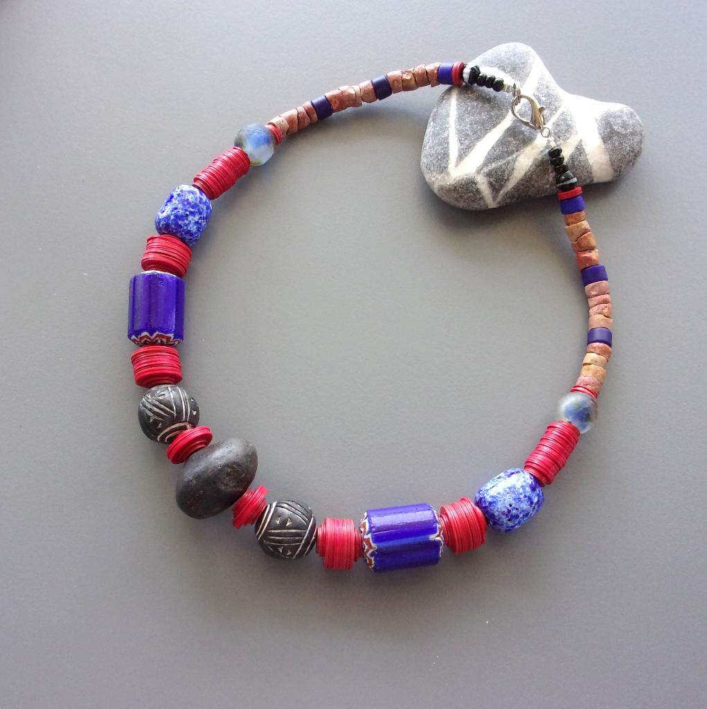 Afrikaanse ketting voor dames of heren in vintage kralen, Handtassen en Accessoires, Kettingen, Nieuw, Steen of Mineraal, Blauw