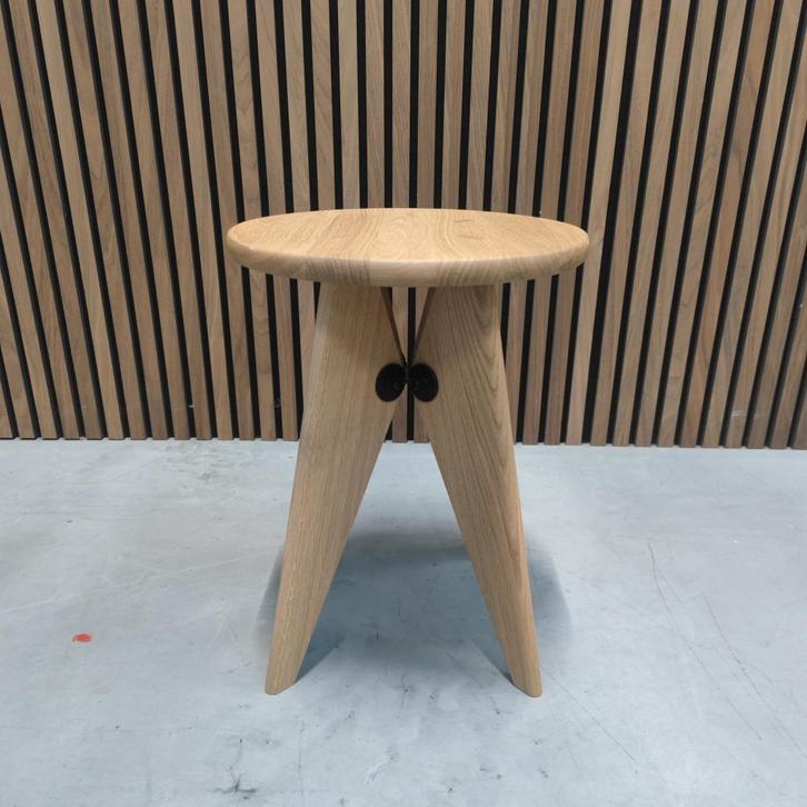 Vitra Tabouret Bois - Natural oak, Antiquités & Art, Antiquités | Autres Antiquités, Enlèvement ou Envoi