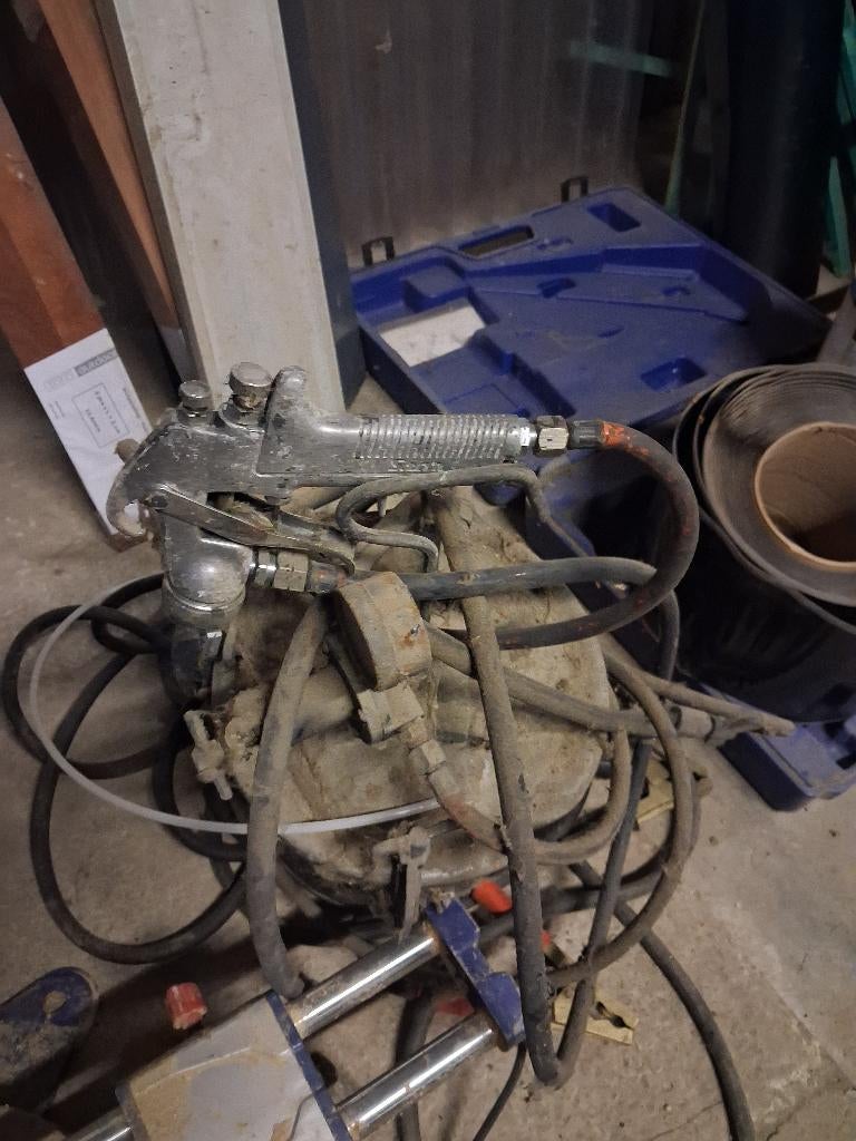 Drukvat voor verf met pistool, Ophalen, Gebruikt, Verf