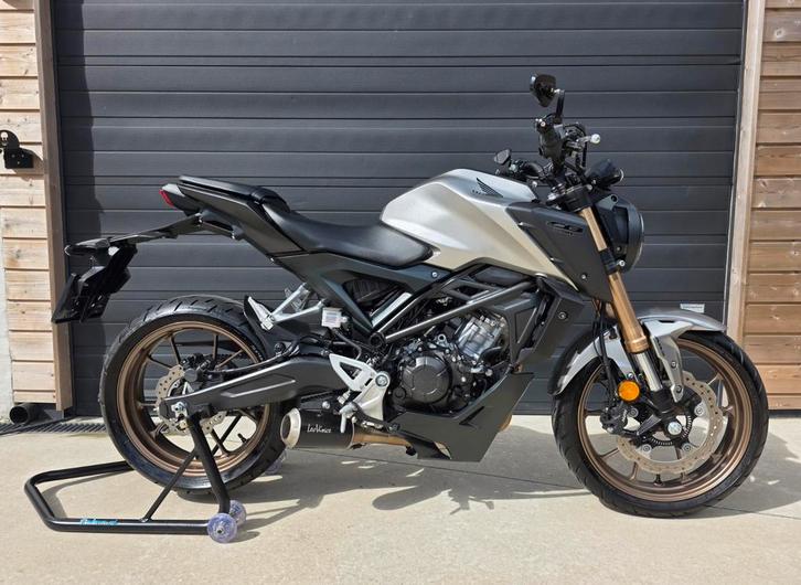 Honda CB-125R *01/2024* Leovince Uitlaat * ABS - LED **, Motoren, Motoren | Honda, Bedrijf, ABS, LED Verlichting, Ophalen