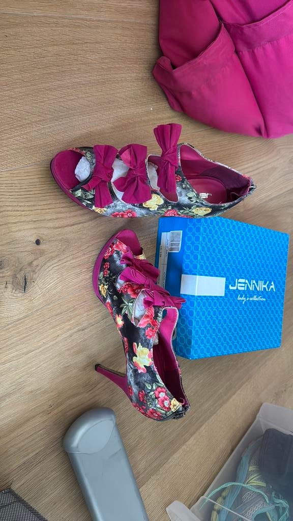 Sandales à talons neuves, Vêtements | Femmes, Chaussures, Neuf, Enlèvement ou Envoi, Rose, Chaussures à haut talons