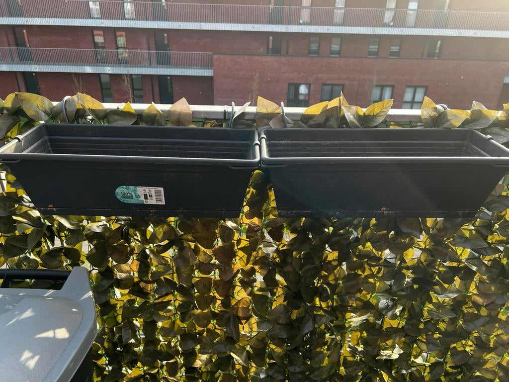 2, bloembakken om aan balkonleuning te hangen., Ophalen, Zo goed als nieuw