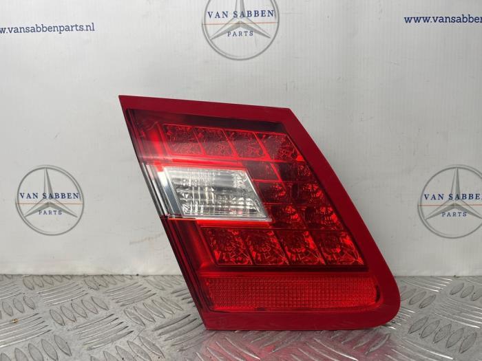 Feu arrière gauche d'un Mercedes E-Klasse, -, 3 mois de garantie, Utilisé, -