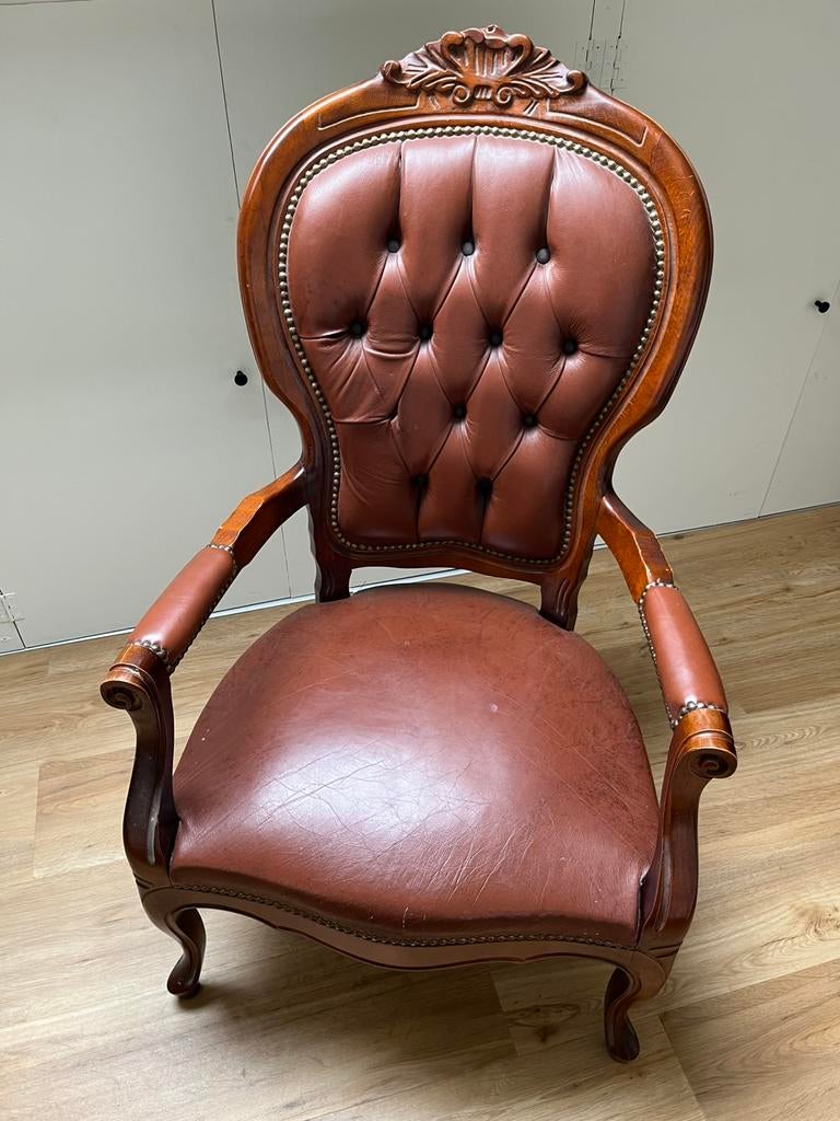 Fauteuil style Louis XV en simili cuire, Enlèvement