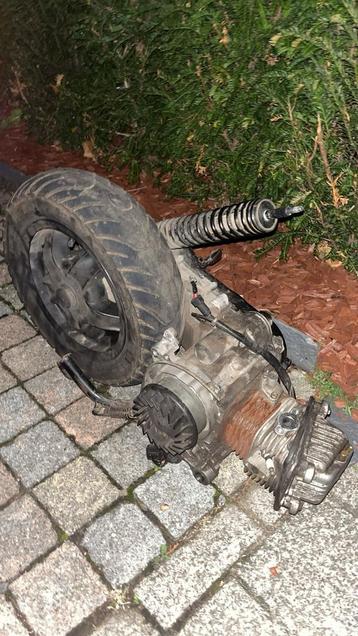 Zip 50cc blok beschikbaar voor biedingen