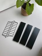 Wandrek “String Pocket” van het mooie String Furniture, Met plank(en), Zo goed als nieuw, Minder dan 150 cm, Minder dan 25 cm