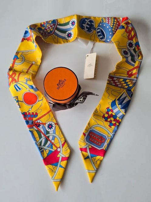 Hermès Twilly Odyssey sjaal met armband en hals, Kleding | Dames, Mutsen, Sjaals en Handschoenen, Nieuw, Sjaal, Maat 38/40 (M)